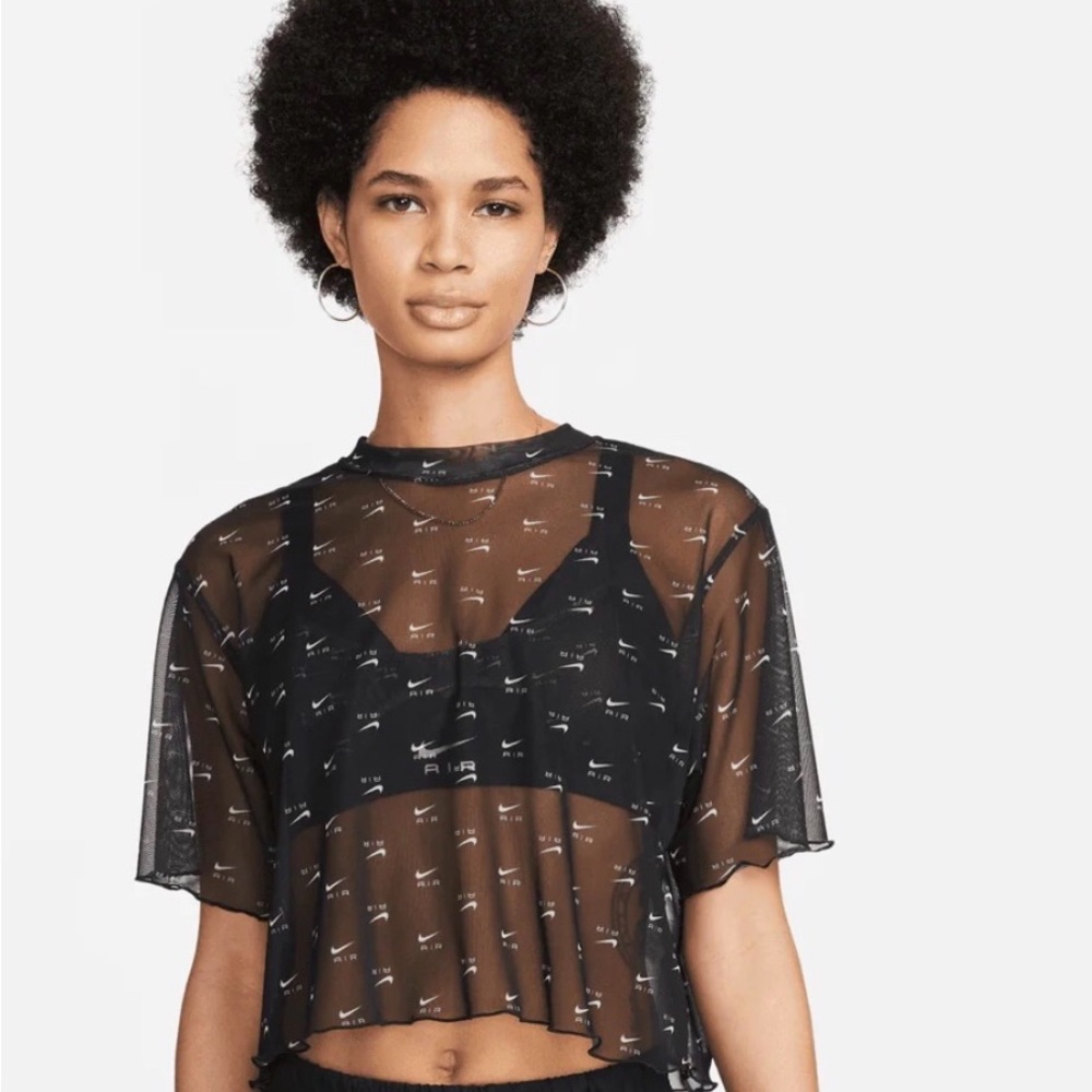Cropped Nike top